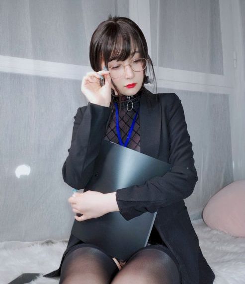 老头猛的挺进她莹莹的体导演是谁_BD韩语超清在线观看
