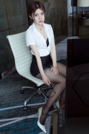 摸进女同桌的小内裤狂摸里_蓝光全集免费观看